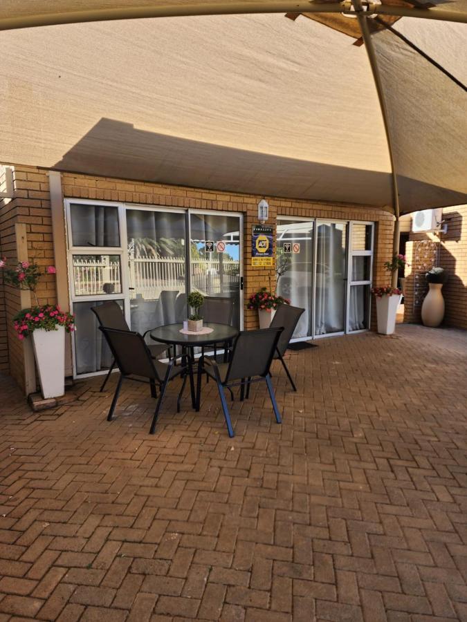 Villa Rose Cottages Bloemfontein Exterior photo